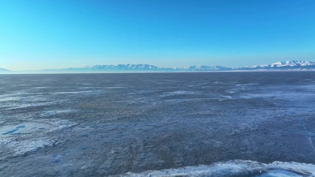 航拍冬季赛里木湖  蓝冰视频素材