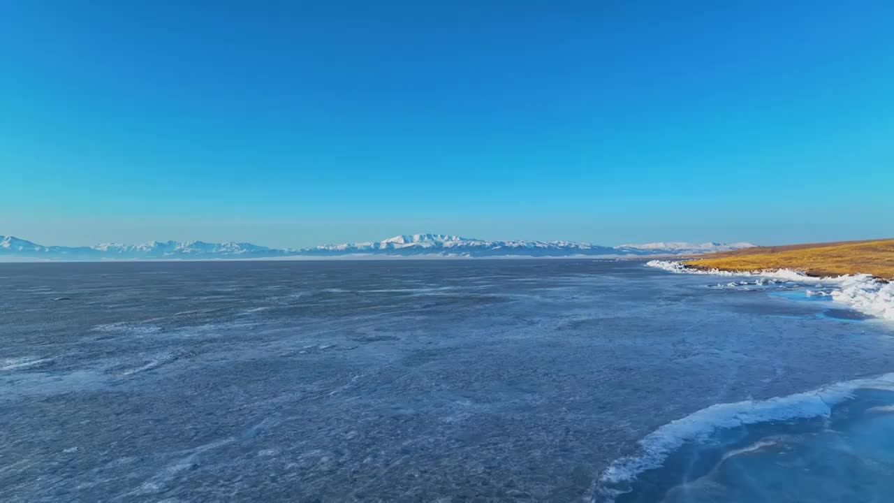 航拍冬季赛里木湖  蓝冰视频素材