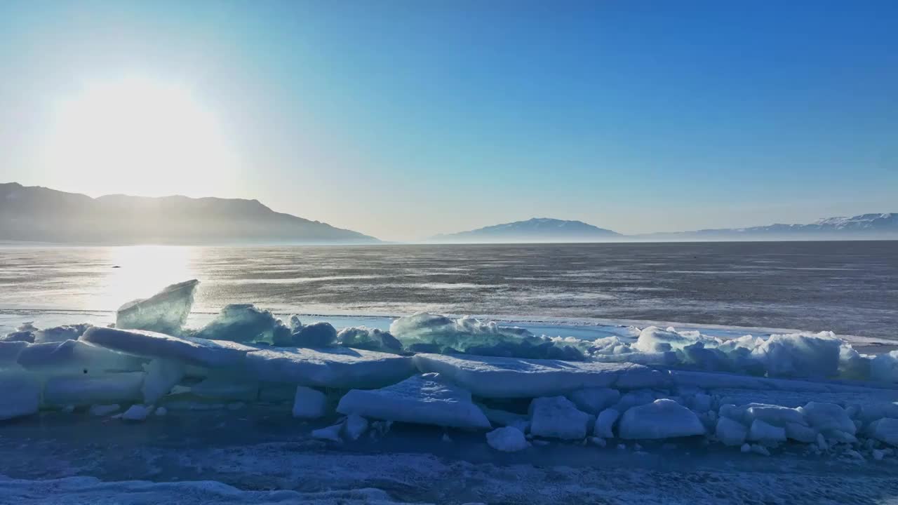 航拍冬季赛里木湖  蓝冰视频素材