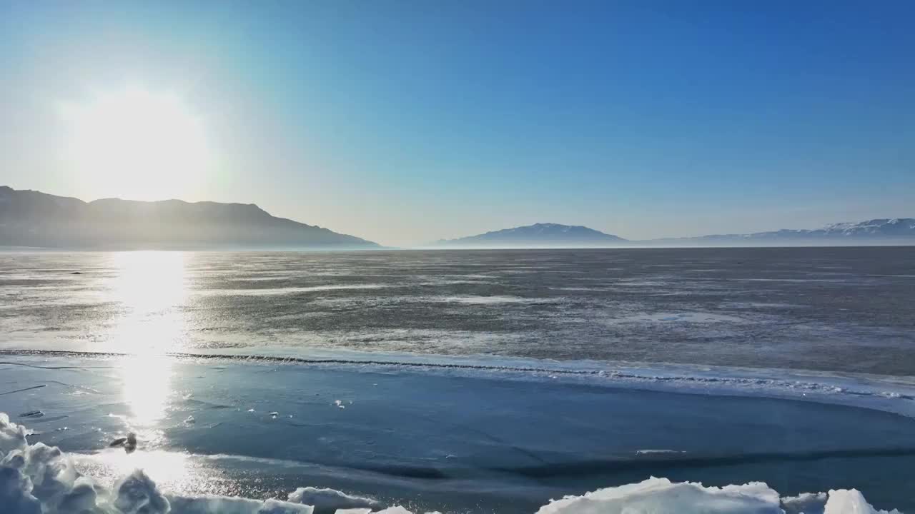 航拍冬季赛里木湖  蓝冰视频素材