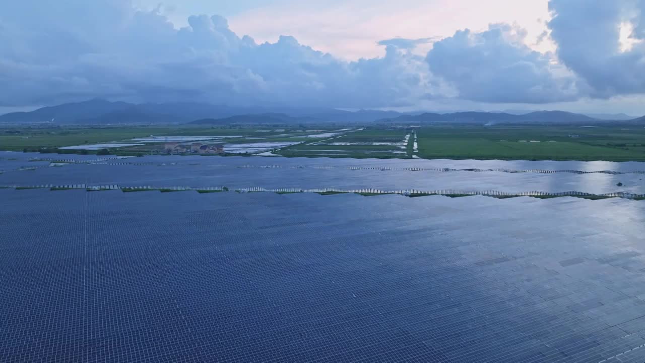 江门台山太阳能鱼塘光伏发电清洁能源碳中和视频素材