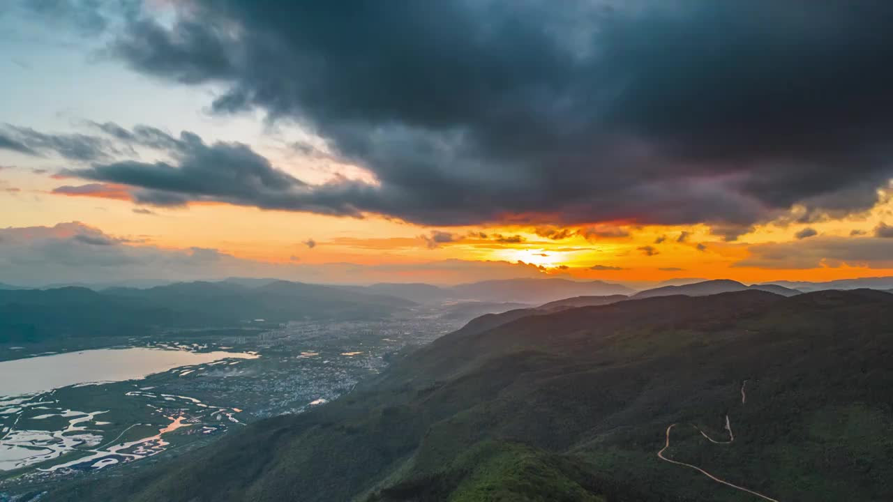 云南省红河州石屏县山区日落航拍视频素材