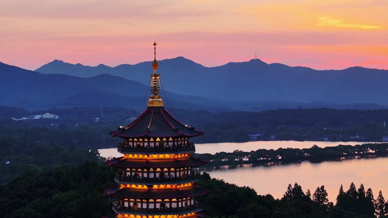 中国杭州西湖雷峰塔日落 西湖十景 雷峰夕照 绝美晚霞视频素材