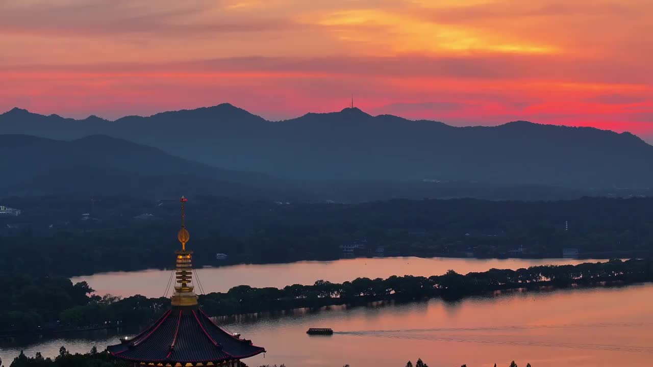 中国杭州西湖雷峰塔日落 西湖十景 雷峰夕照 绝美晚霞视频素材