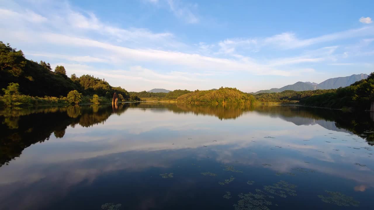 晴天黄山一处水面倒影视频素材