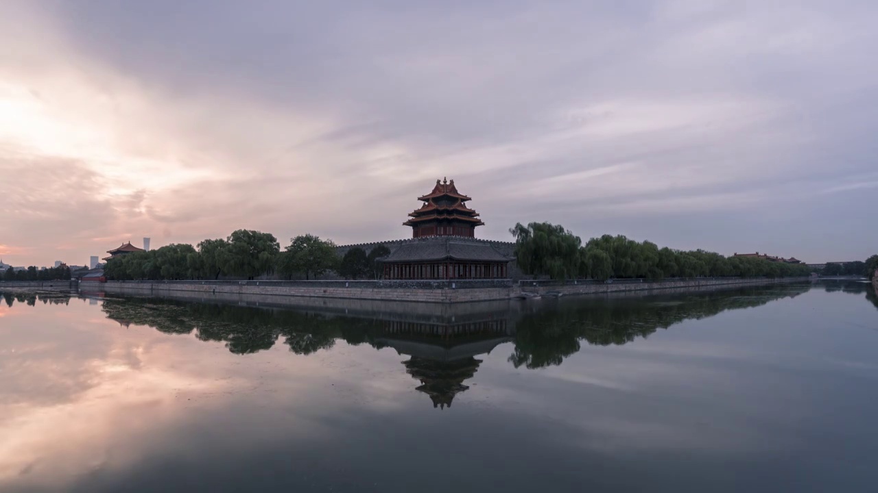 北京故宫角楼日出朝霞倒影古建筑延时摄影视频素材