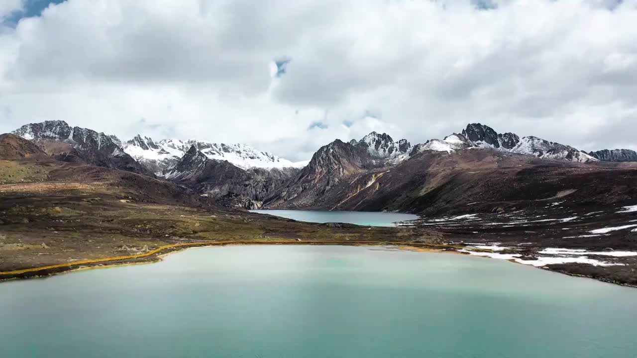 航拍川西线姊妹湖 雪山湖泊视频素材