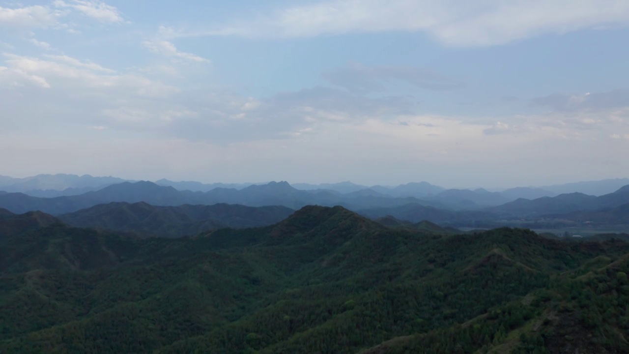 航拍古北口地区山云风景视频素材