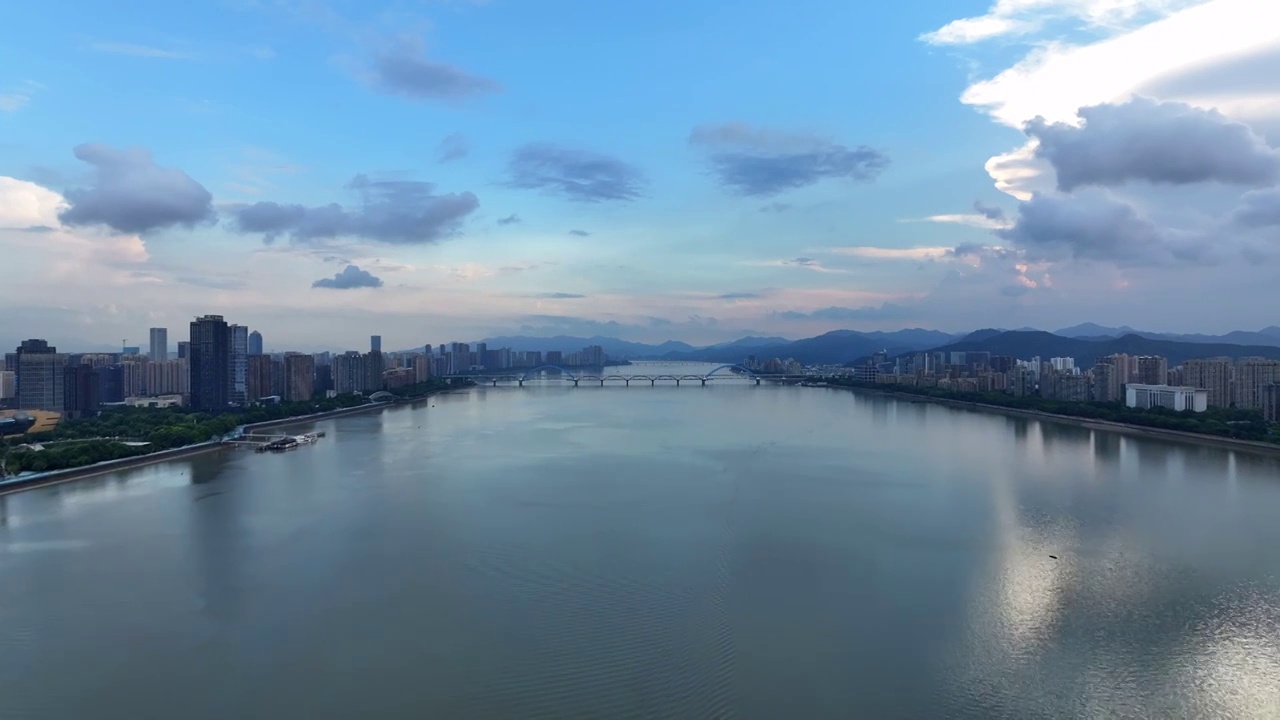 雨后钱塘江沿岸城市风光视频素材