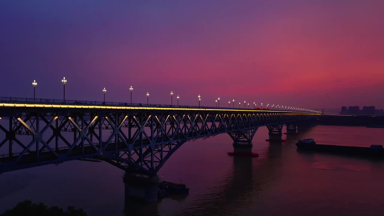 航拍南京长江大桥晚霞夜景视频素材