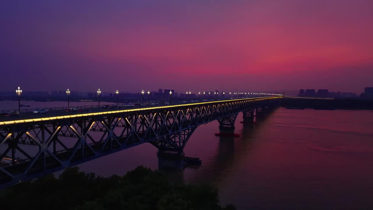 航拍南京长江大桥晚霞夜景视频素材