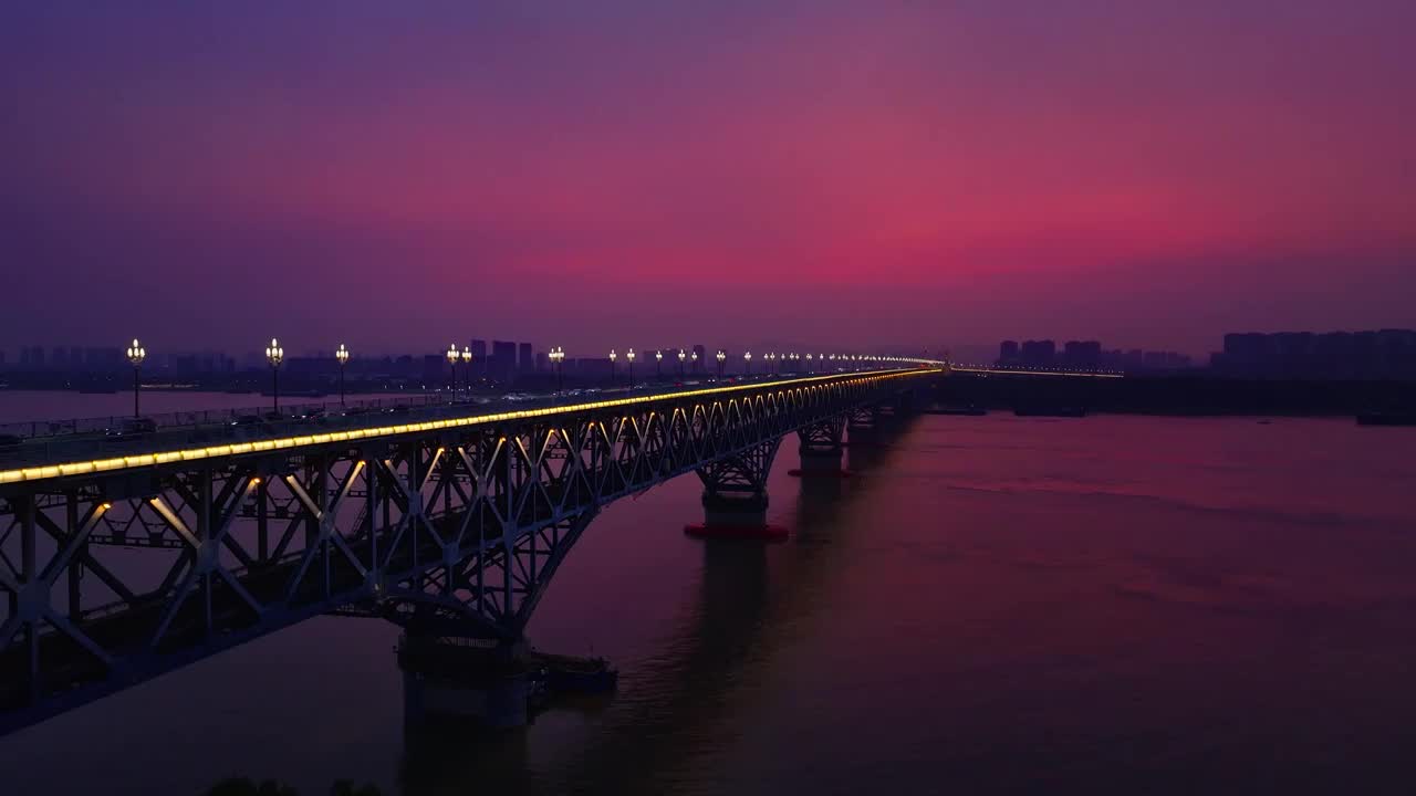 航拍南京长江大桥晚霞夜景视频素材