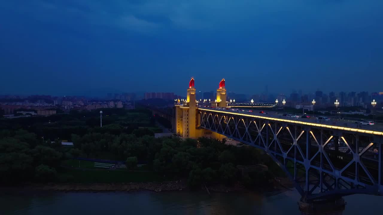 航拍南京长江大桥晚霞夜景视频素材