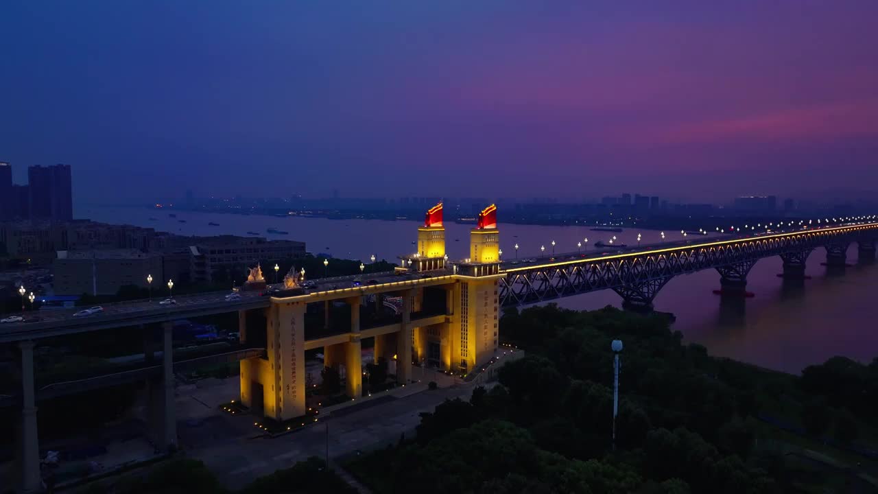 航拍南京长江大桥晚霞夜景视频素材