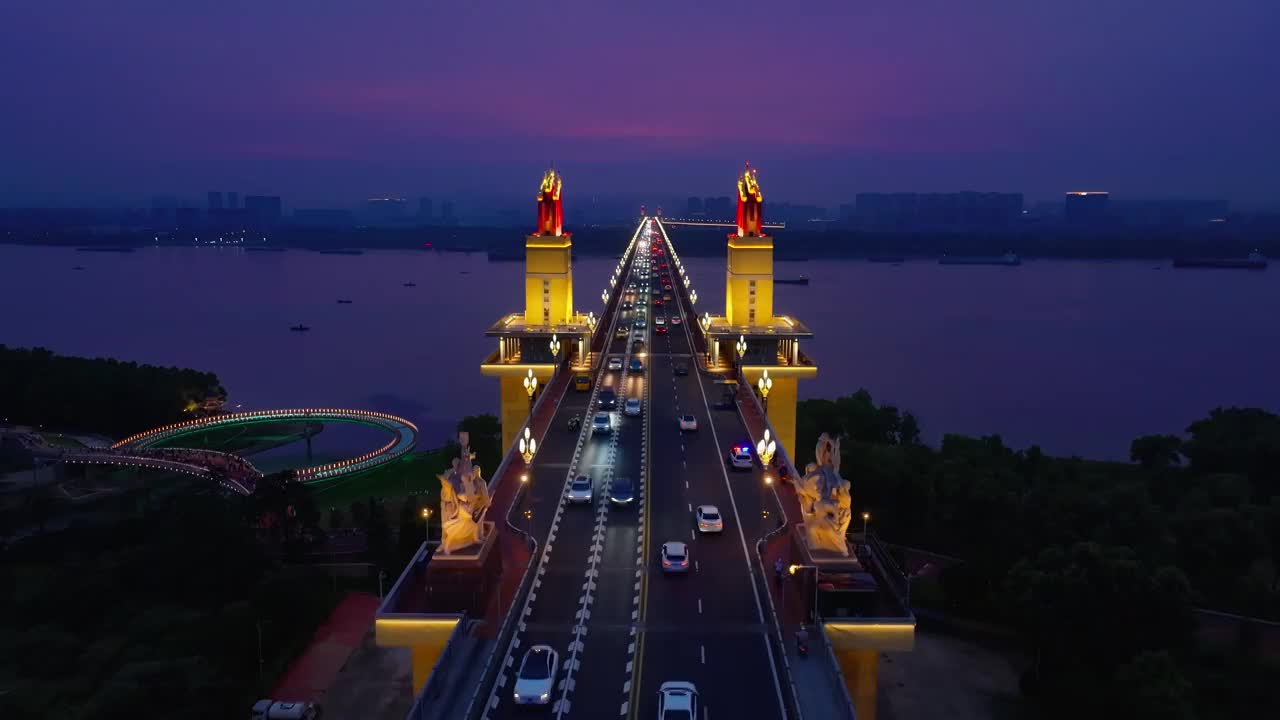 航拍南京长江大桥晚霞夜景视频素材