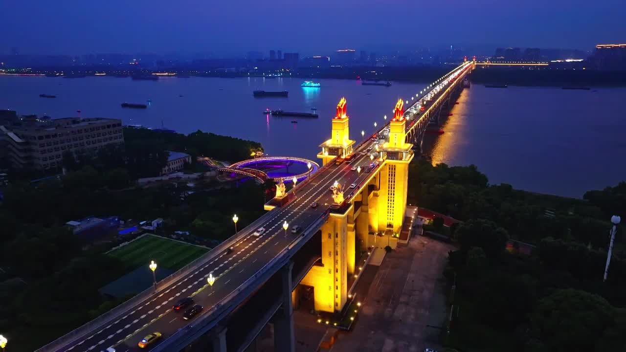 航拍南京长江大桥晚霞夜景视频素材