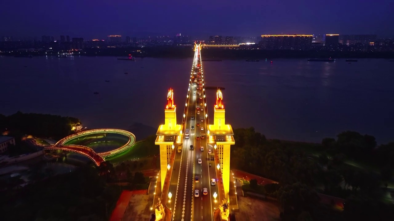 航拍南京长江大桥晚霞夜景视频素材