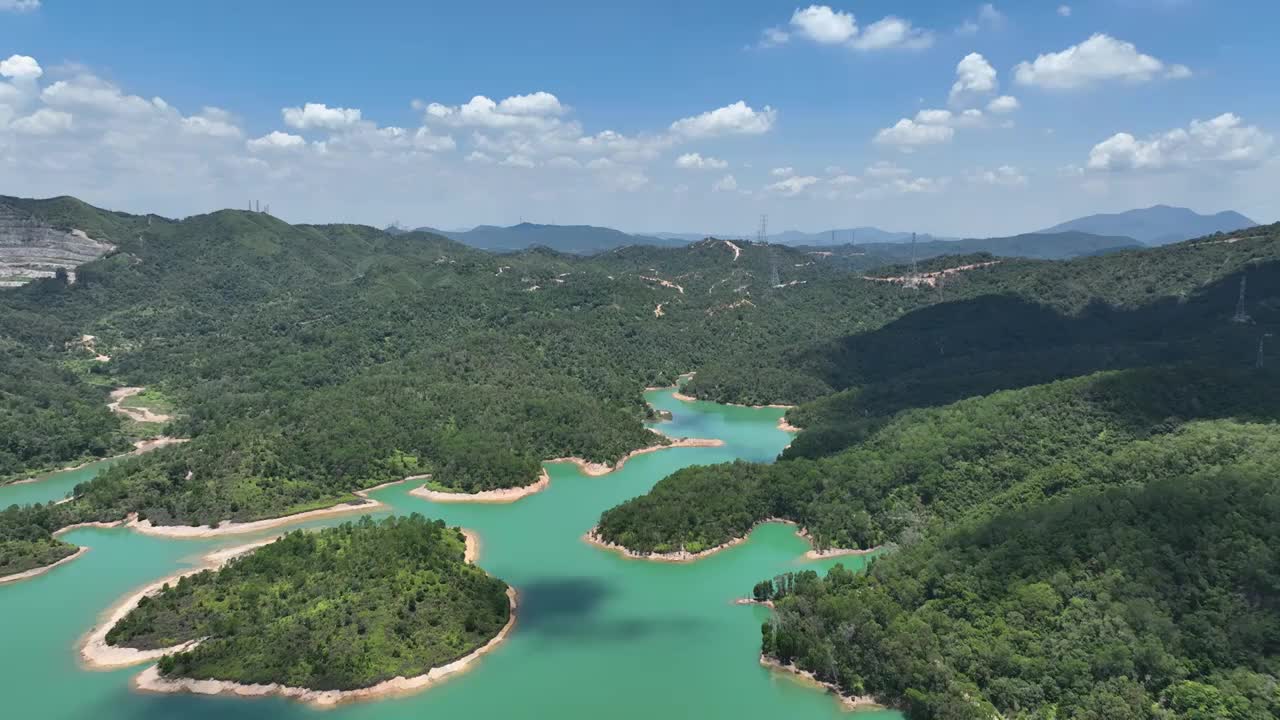 广东省深圳市龙岗区黄竹坑水库深圳市高级中学高中园航拍视频素材