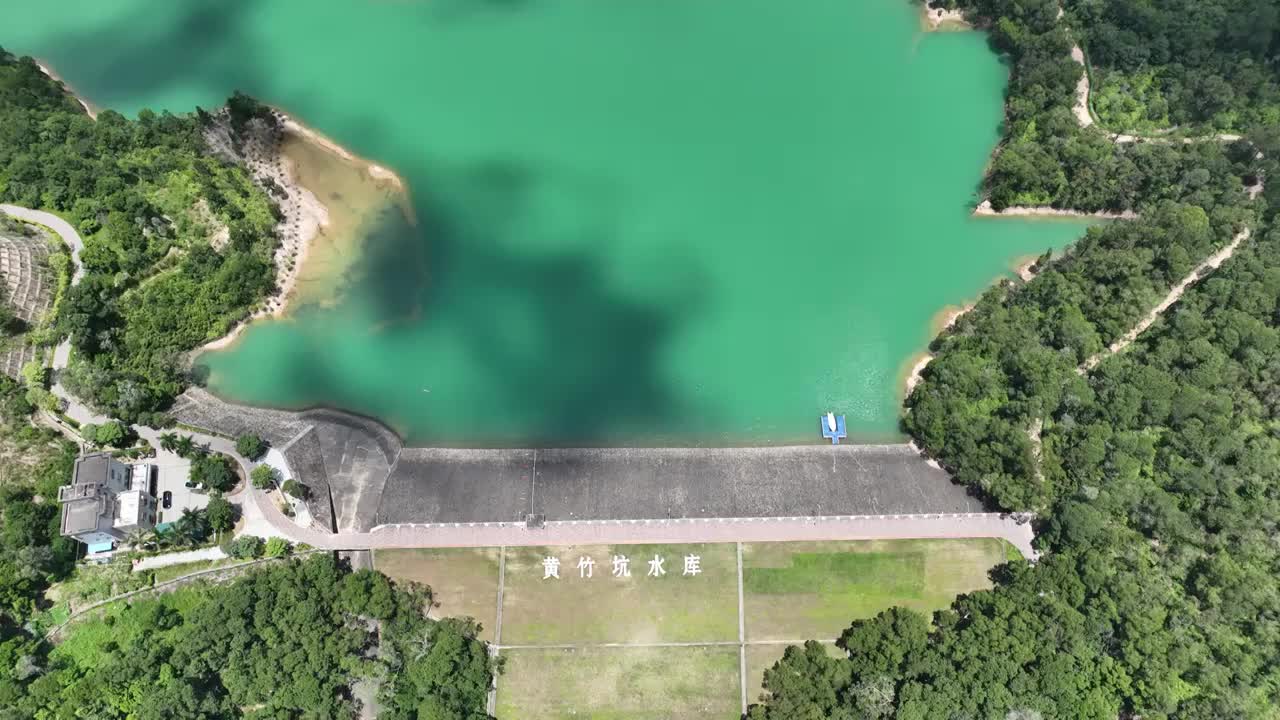 广东省深圳市龙岗区黄竹坑水库深圳市高级中学高中园航拍视频素材