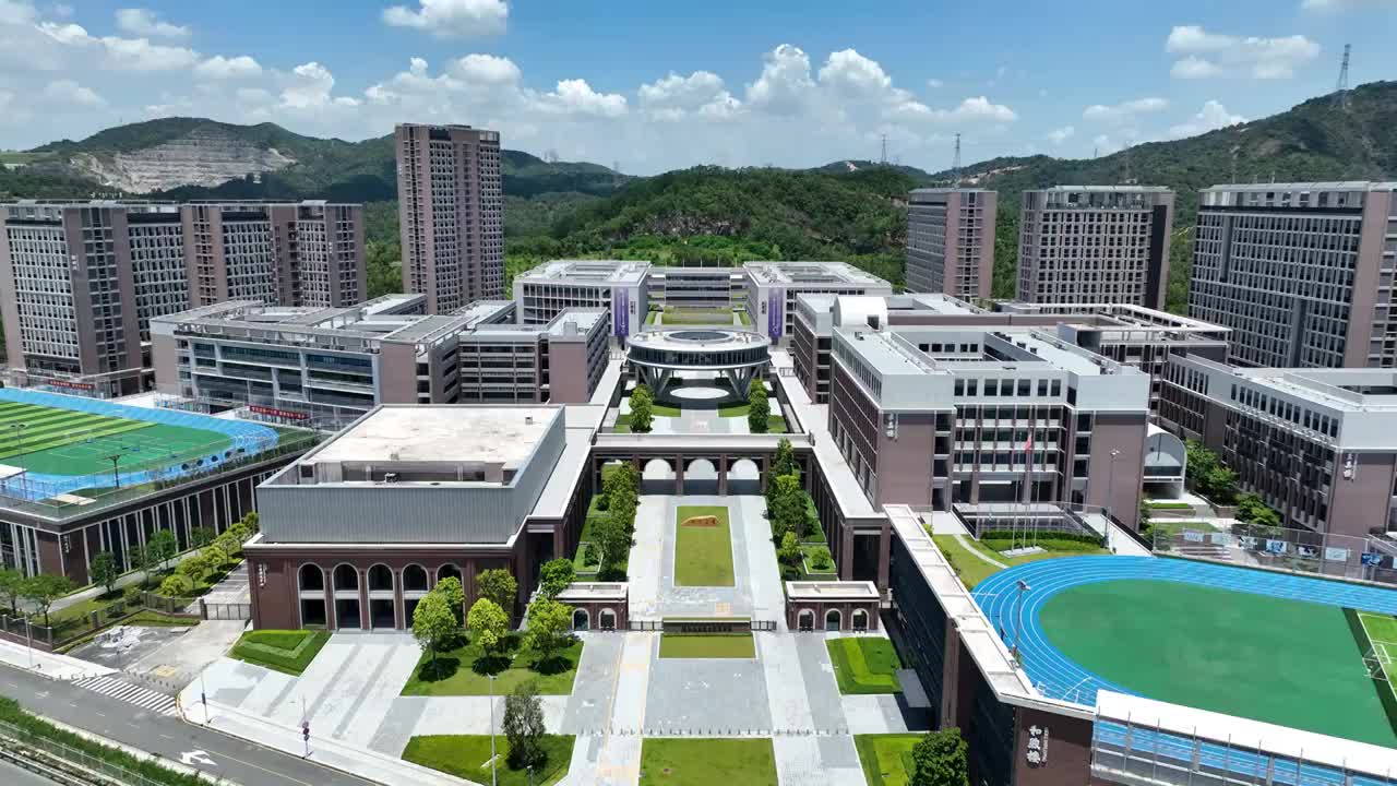 广东省深圳市龙岗区黄竹坑水库深圳市高级中学高中园航拍视频素材