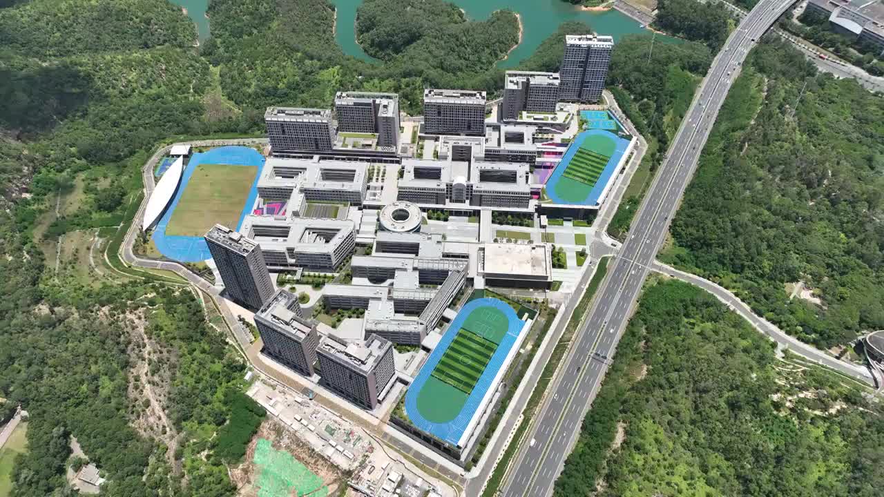 广东省深圳市龙岗区黄竹坑水库深圳市高级中学高中园航拍视频素材