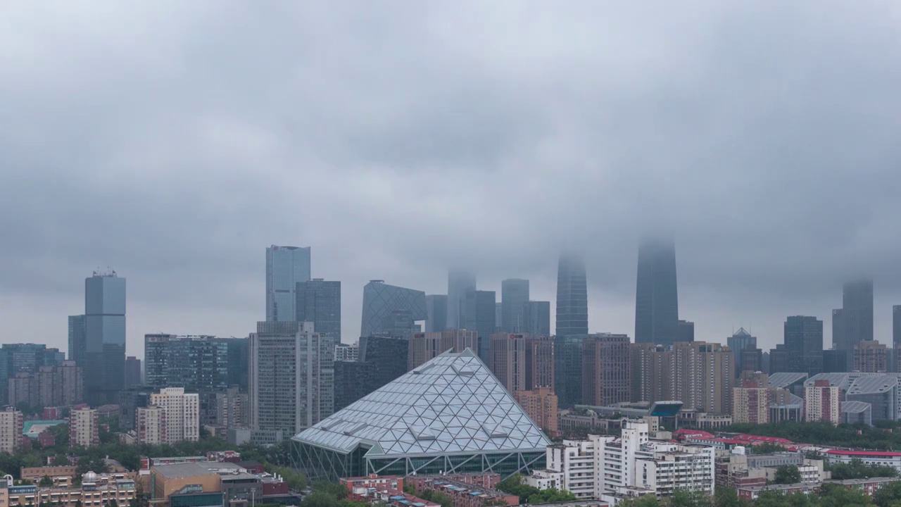 北京CBD流云中国尊穿云芳草地4K延时视频素材