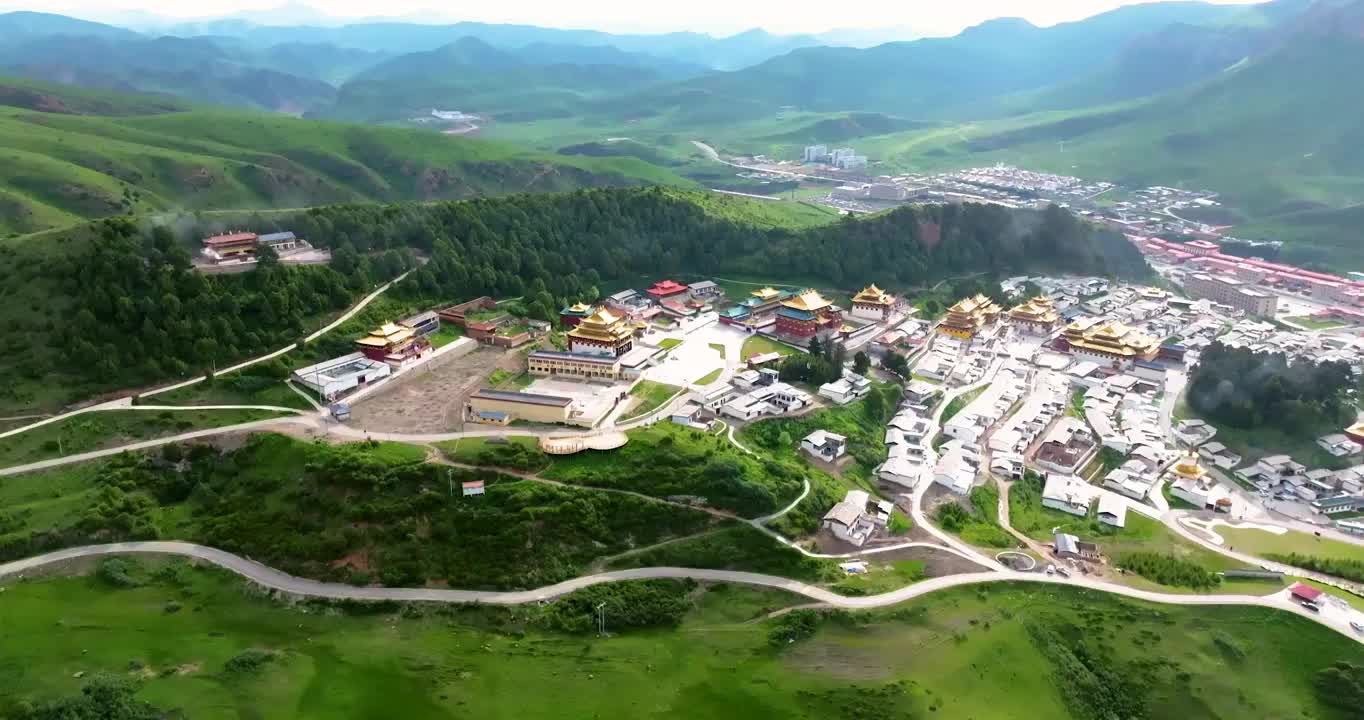 航拍夏季甘南川西郎木寺赛赤寺全景视频素材