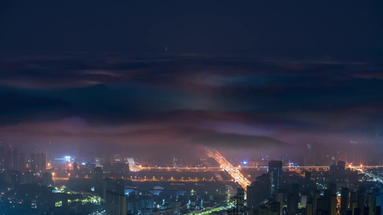 北京城上空平流雾夜转日延时视频素材