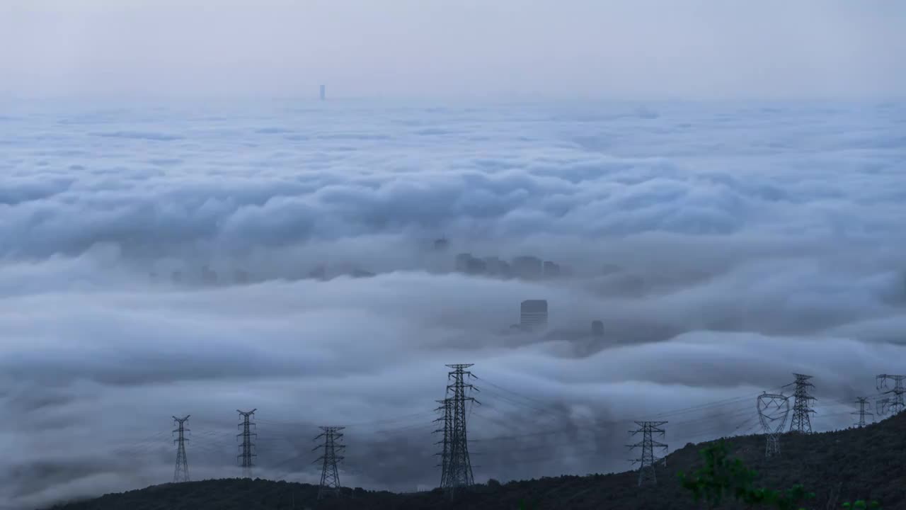 俯瞰北京城平流雾云海视频素材