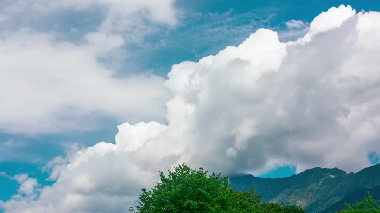 川西高山上的云视频素材