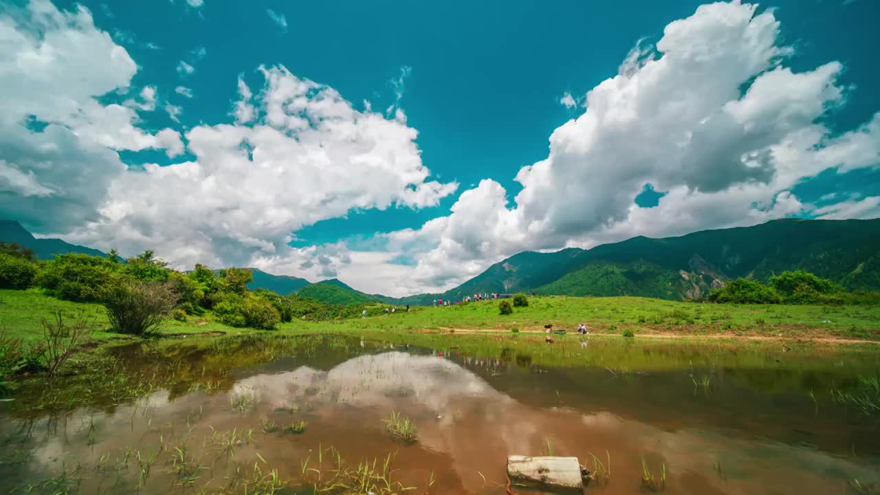 川西高山上的云视频素材