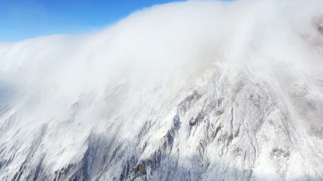 四川甘孜州卧龙巴朗山垭口雪山云海视频素材