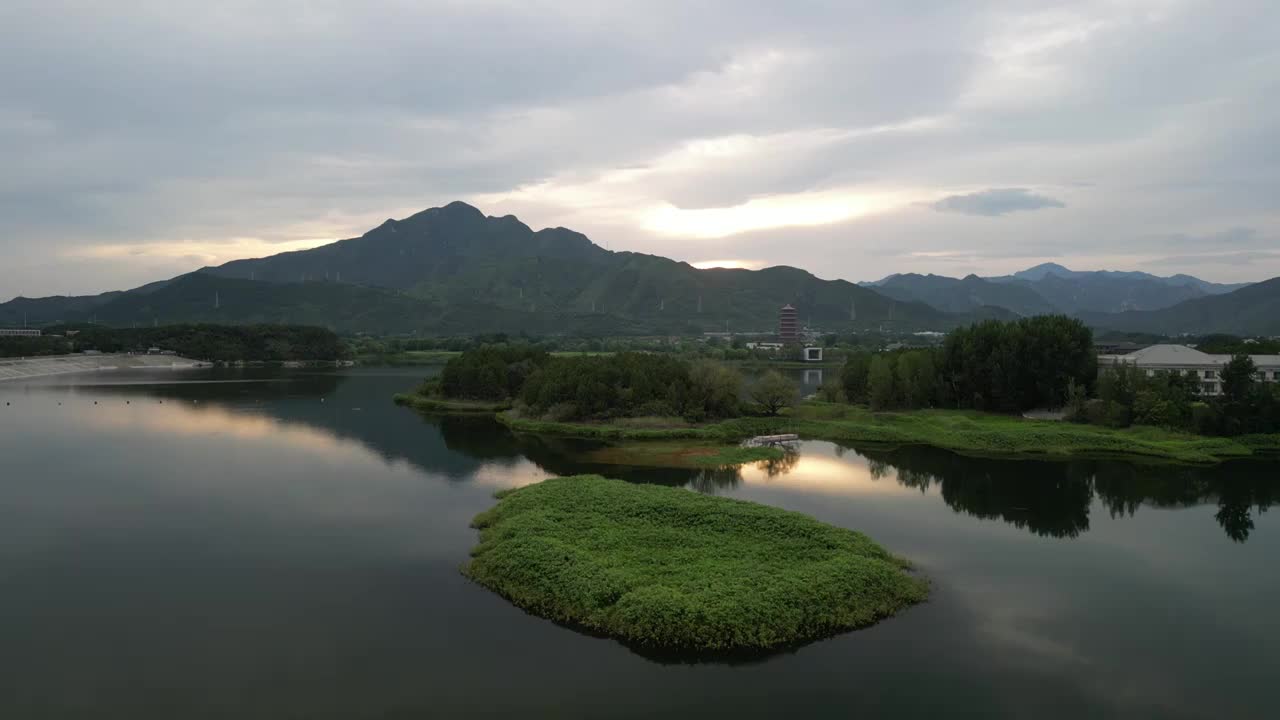 北京盛夏雁栖湖的傍晚视频素材