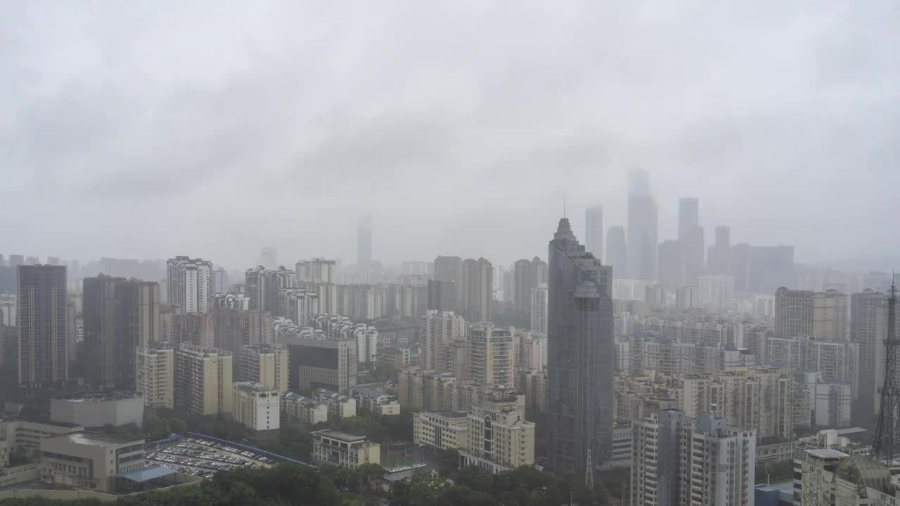 台风中的南宁视频素材