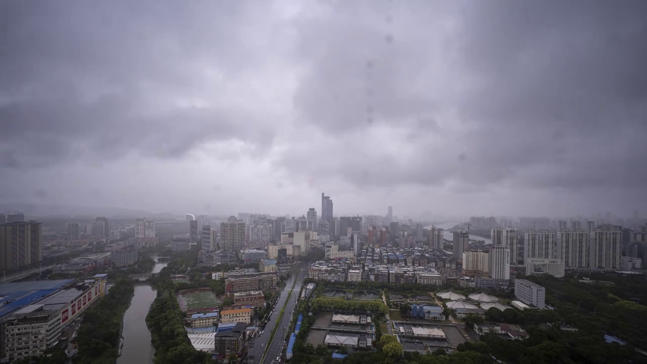 台风中的南宁视频素材