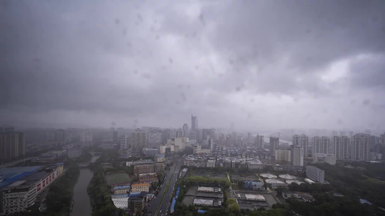 台风中的南宁视频素材