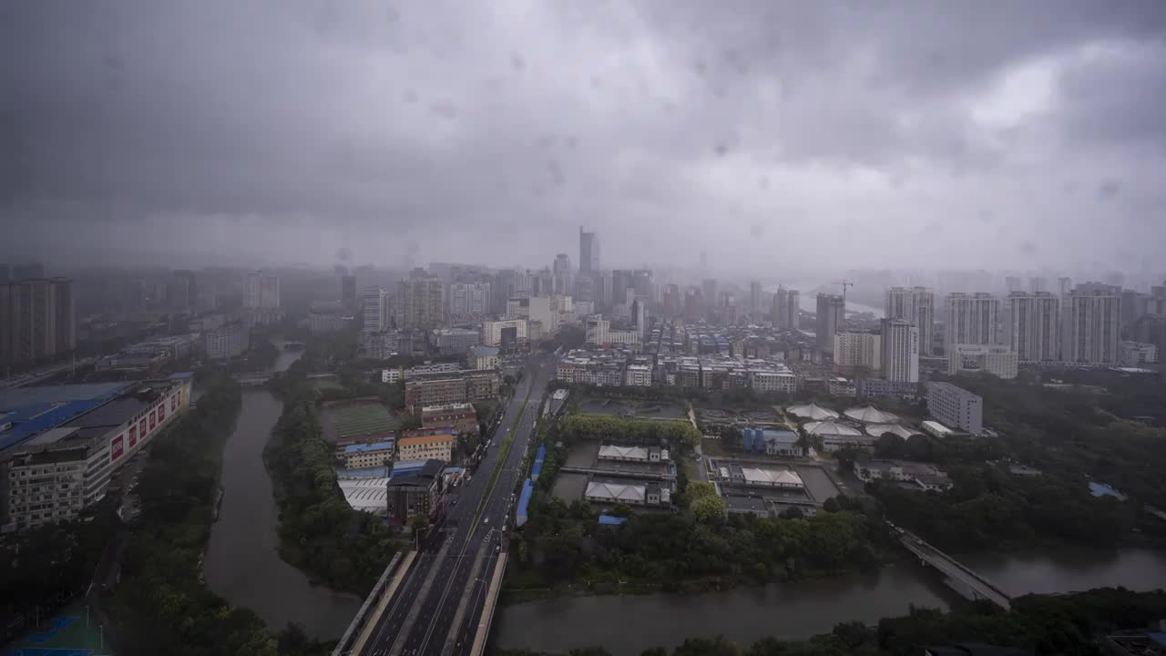 台风中的南宁视频素材