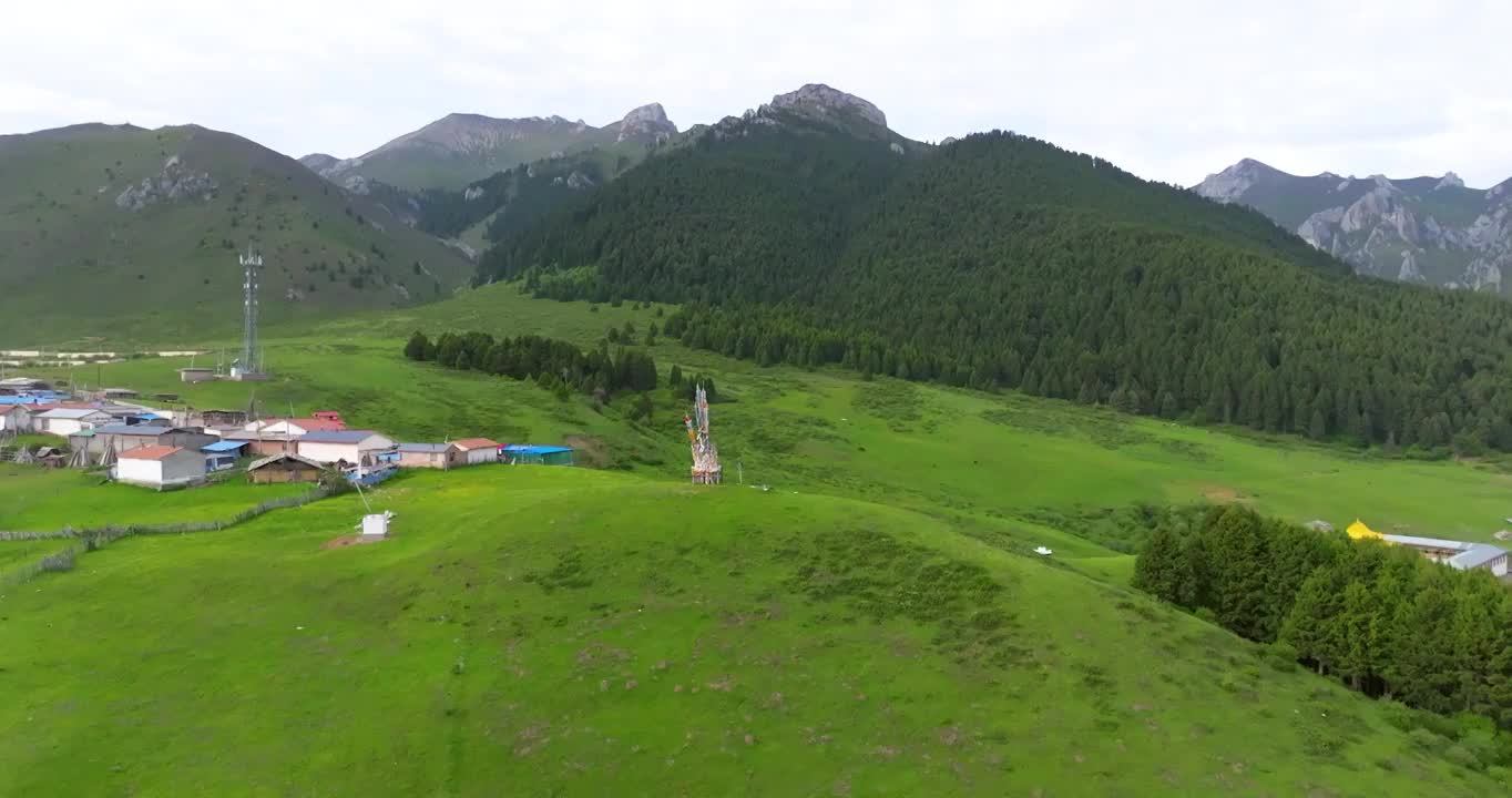 航拍夏季甘南川西郎木寺中景视频素材