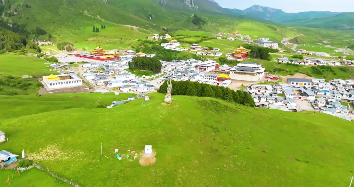 航拍夏季甘南川西郎木寺中景视频素材