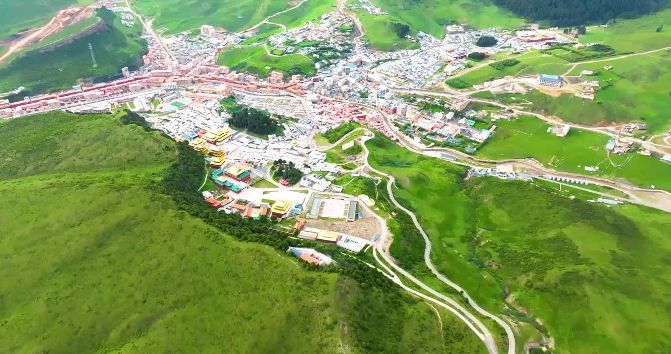 航拍夏季甘南川西郎木寺中景视频素材