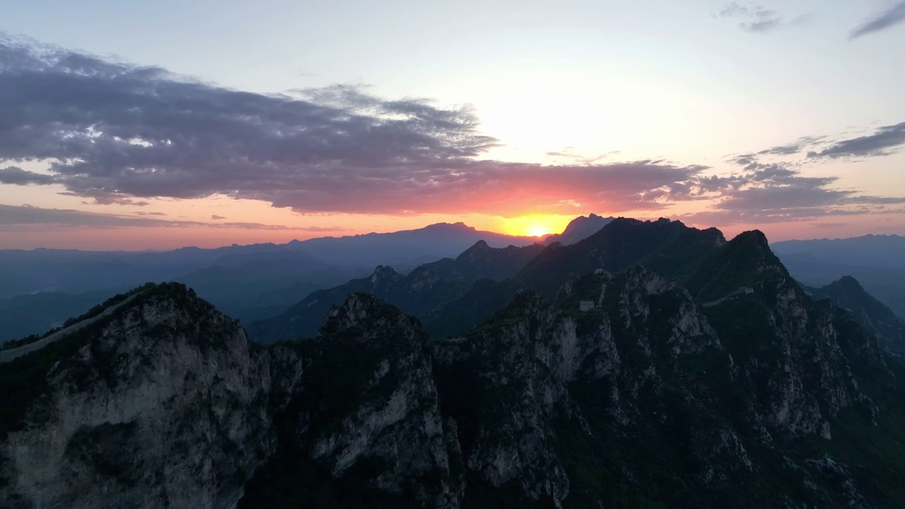 中国司马台长城朝霞美景视频素材