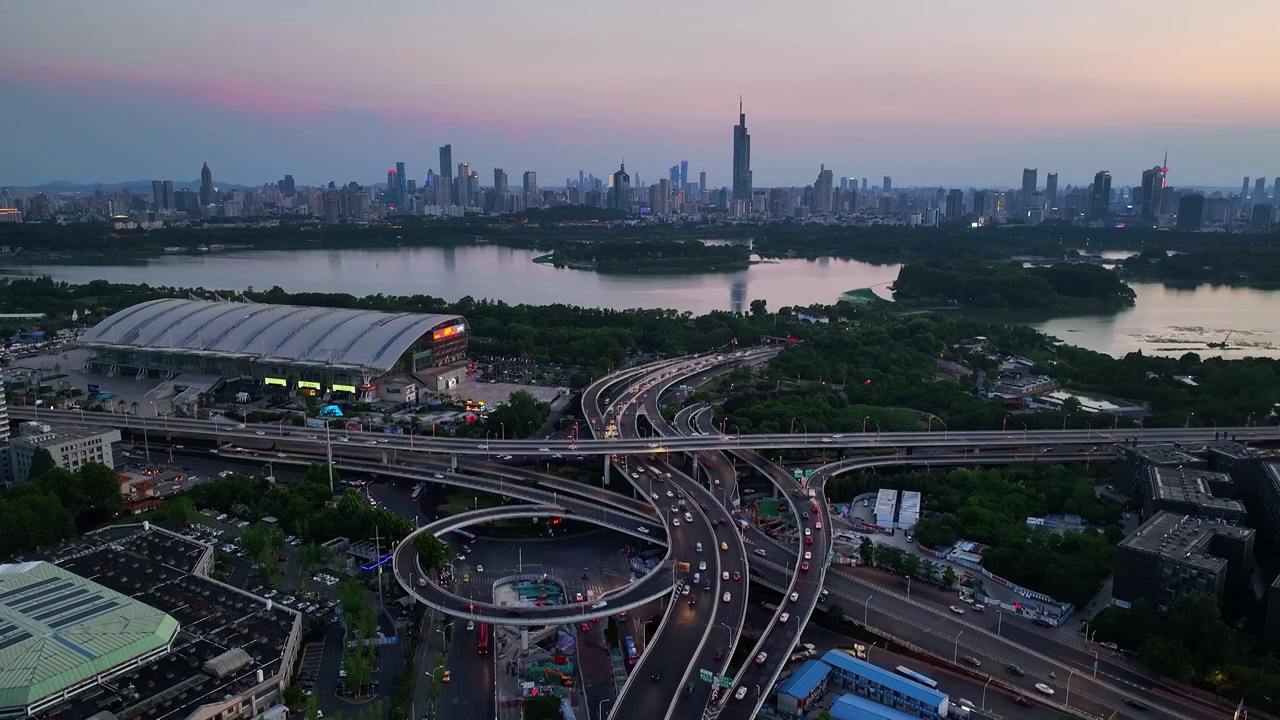 航拍南京城市天际线新庄立交桥夜景晚霞视频素材