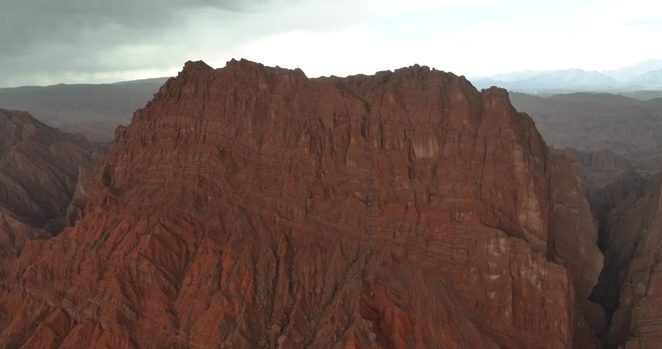 航拍著名的新疆天山神秘大峡谷视频素材