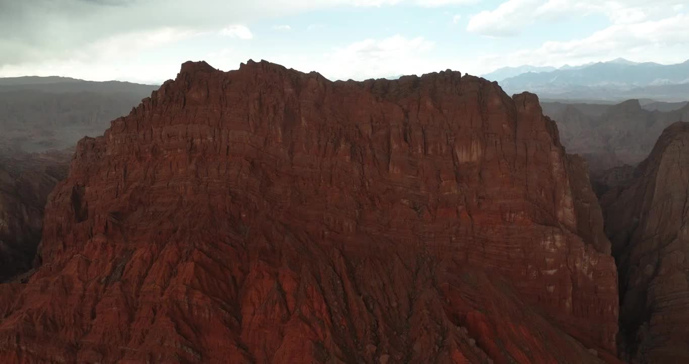 航拍著名的新疆天山神秘大峡谷视频素材