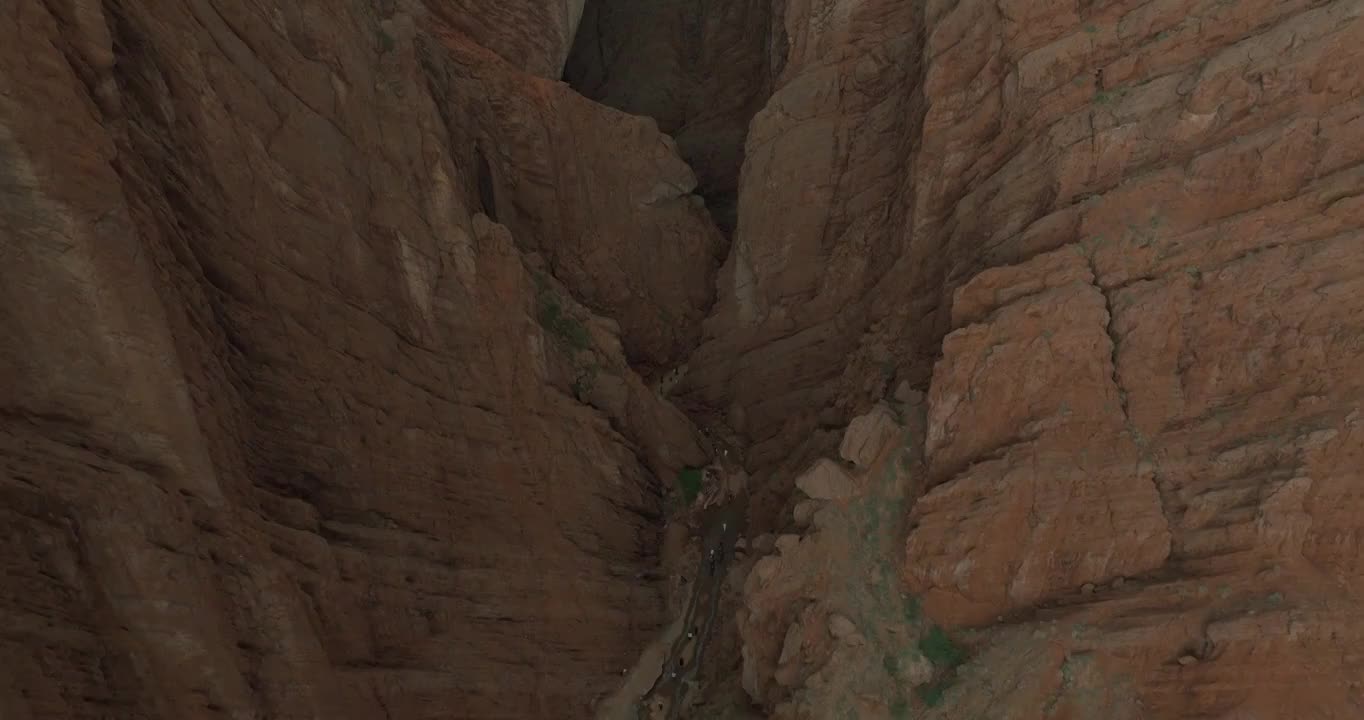 航拍著名的新疆天山神秘大峡谷视频素材