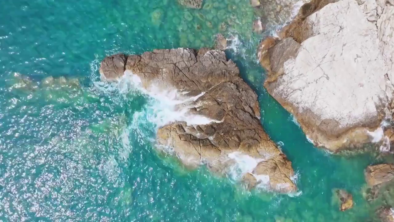 航拍海岸线大海风景视频素材