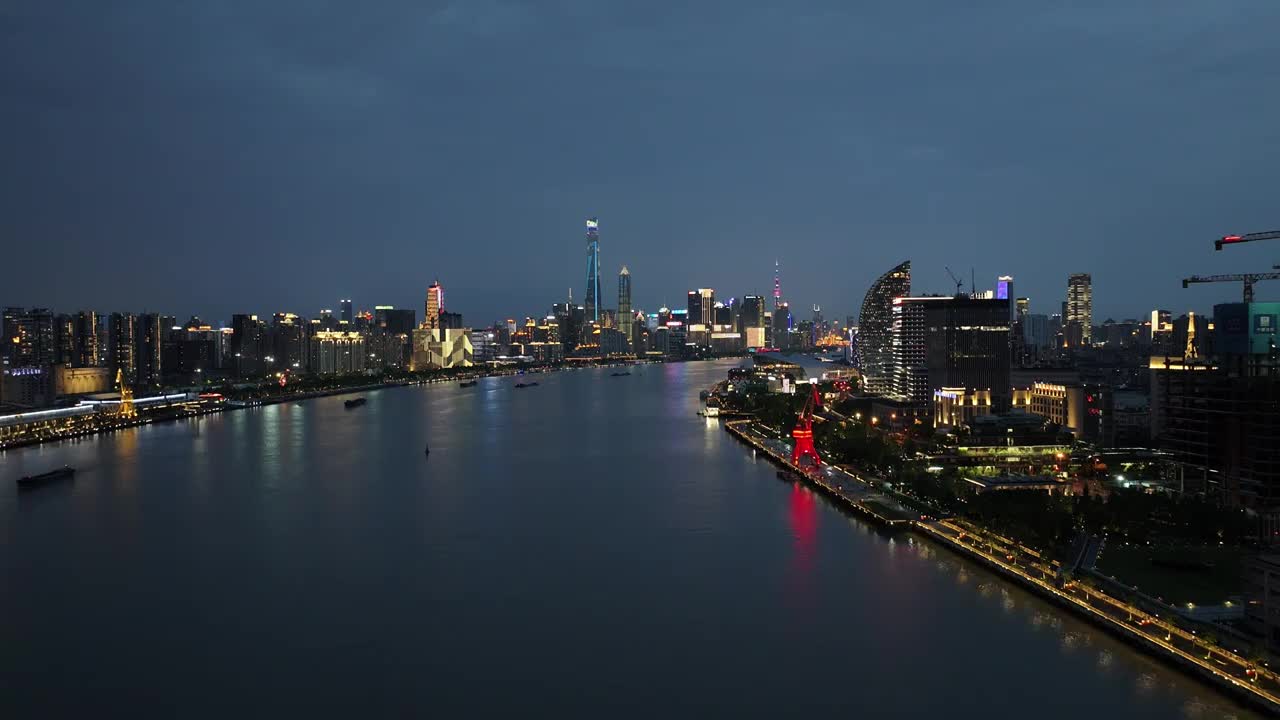 低空航拍上海黄浦江前进外滩方向夜景蓝调时刻视频素材