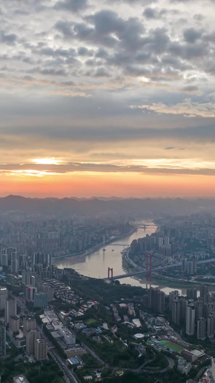 航拍重庆嘉陵江晚霞都市风光延迟视频素材