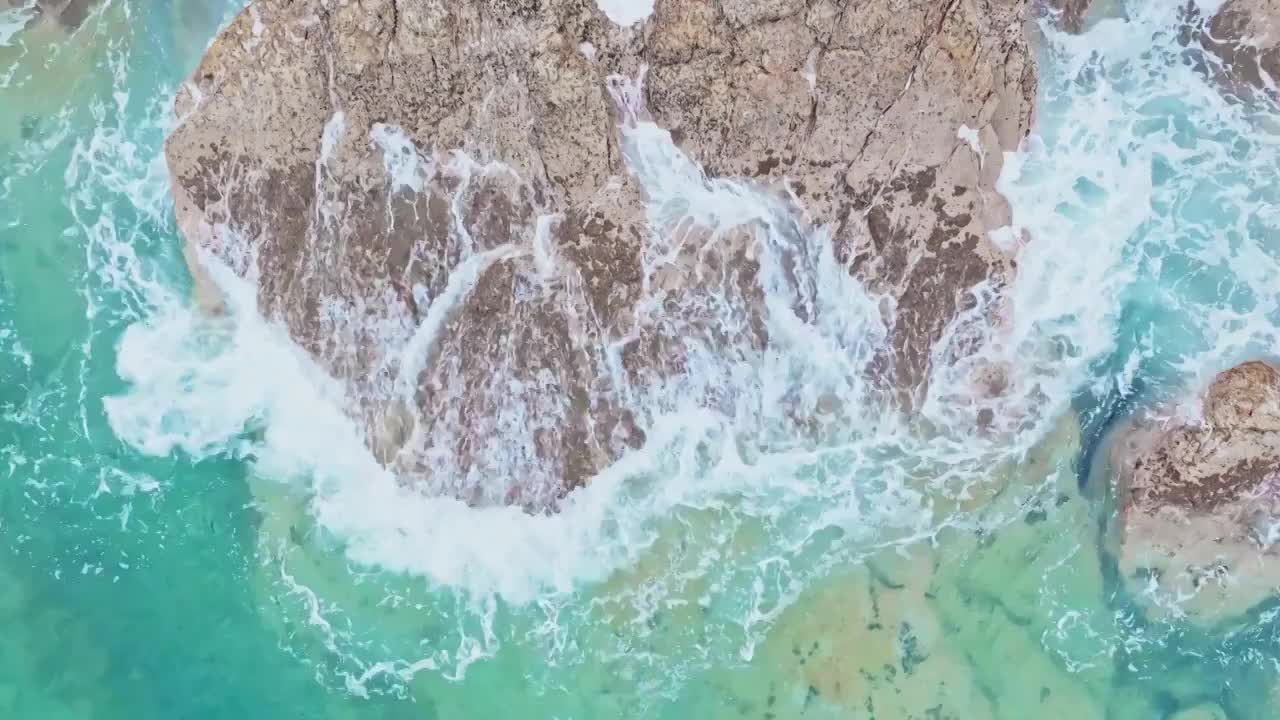 航拍海岸线大海风景视频素材