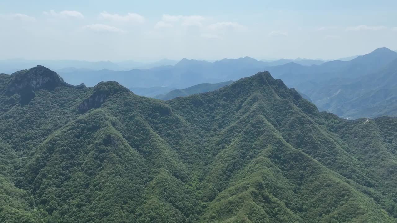 夏季航拍箭扣长城视频素材